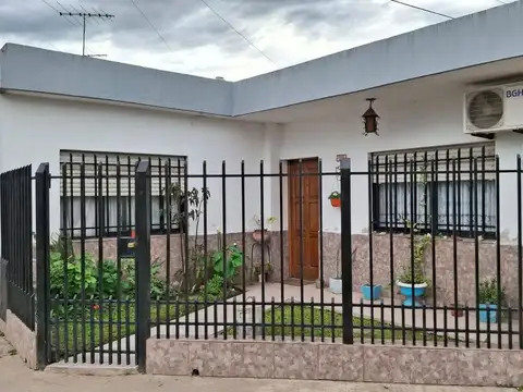 CASA EN VENTA JOSE C PAZ , LOTE ESQUINA CON LOCAL