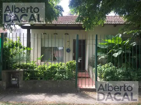 Casa en Venta en 474 esq 21 City Bell - Alberto Dacal Propiedades