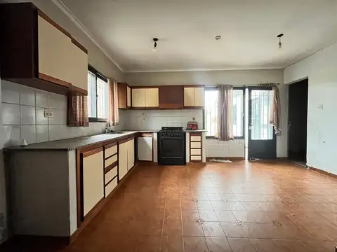 Casa a Refaccionar en Venta en Los Hornos