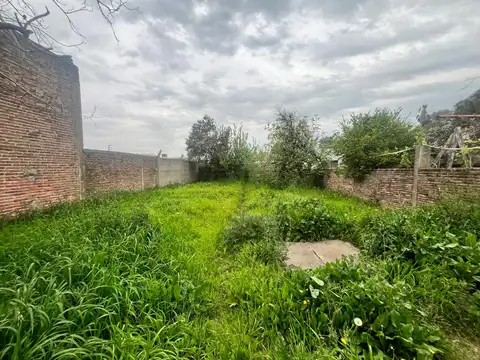 Casa a Refaccionar en Venta en Los Hornos
