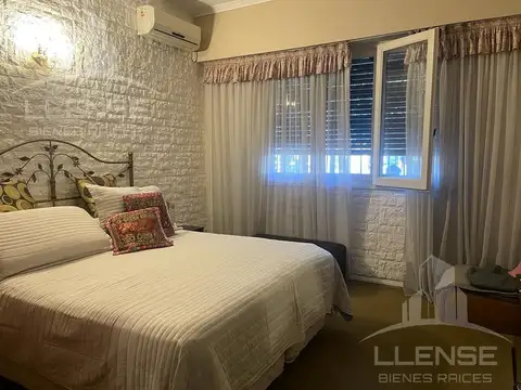 Casa 5 ambientes con jardín en venta - Quilmes Oeste