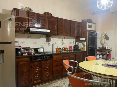 Casa 5 ambientes con 2 baños