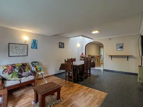 Casa 5 ambientes con 2 baños
