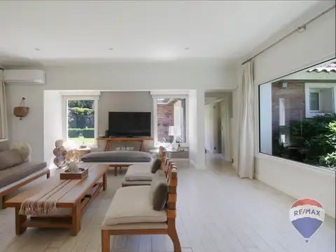 Casa en Venta con 4 cocheras