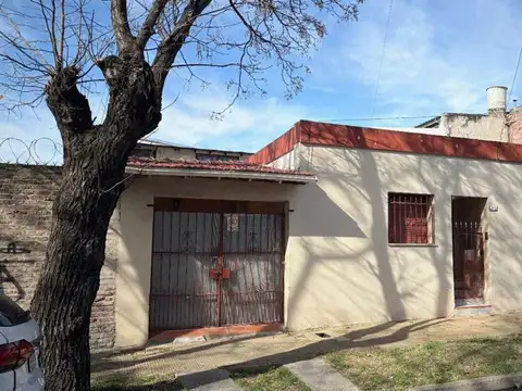 Venta casa gran lote en Chilavert
