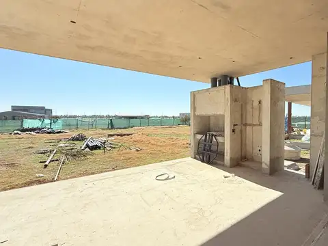 Casa en Venta con 3 cocheras