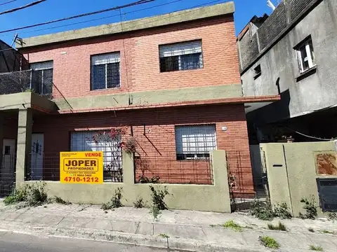 MUY BUEN PH A LA VENTA EN PLANTA BAJA Y DE 2 DORMITORIOS (CERCANO A LA ESTACION)