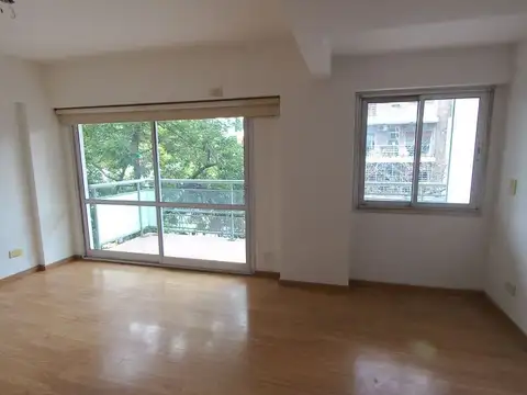 Hermoso departamento con balcón en alquiler
