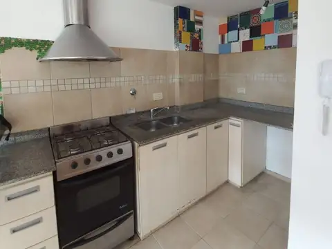 Hermoso departamento con balcón en alquiler