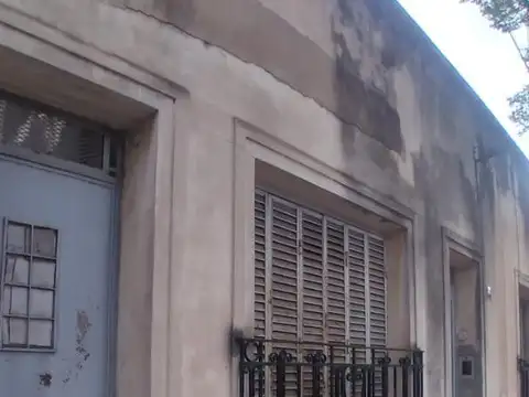 Terreno/casa en venta a demoler/reciclar Pje Newton 1400
