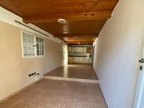 Casa 4 ambientes con 1 baño