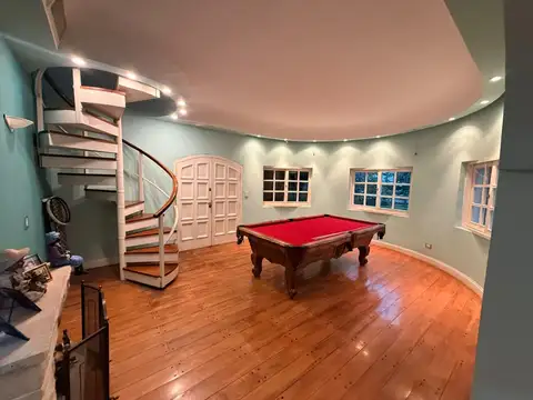 Casa en Venta con 3 cocheras