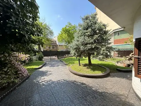 VENTA CASA 5 AMBIENTES PILETA PATIO QUINCHO DEVOTO