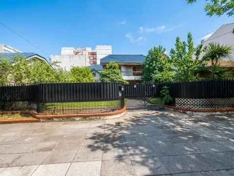 Venta casa 5 ambientes pileta patio quincho devoto