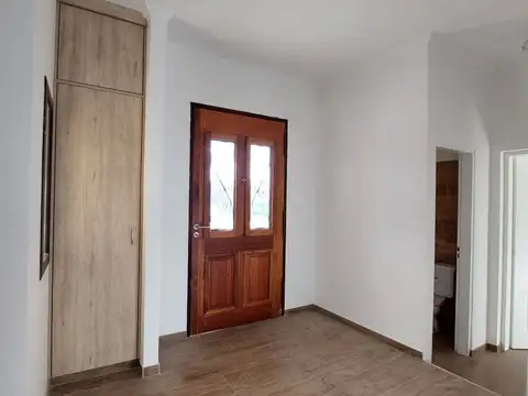 Casa en Alquiler con 2 cocheras