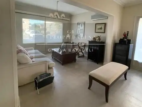 Casa en Venta con 4 cocheras