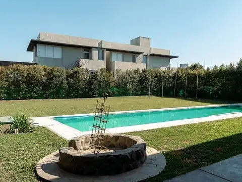 Exclusiva casa de Diseño en venta en Praderas - Yerba Buena