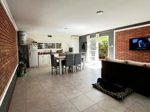 Casa en venta - 2 Dormitorios 2 Baños - Parque Sicardi.