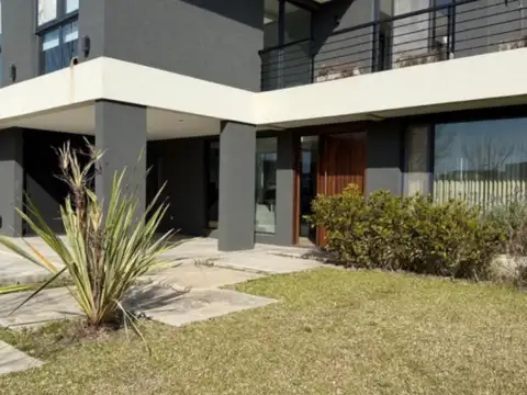 venta Casa - Acacias - puertos del lago- al agua - oportunidad