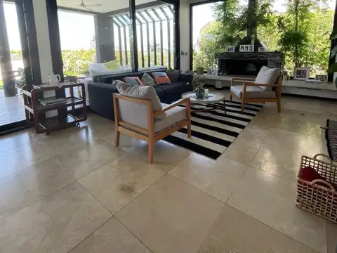 Casa 6 ambientes con 3 baños