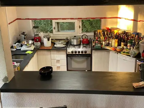Casa 6 ambientes con 2 baños