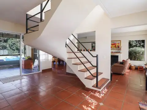 Casa 5 ambientes con 3 baños