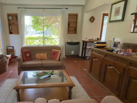 Casa 5 ambientes con 3 baños