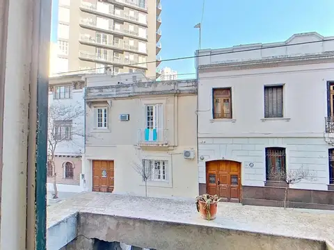 Casa 9 ambientes con 3 baños