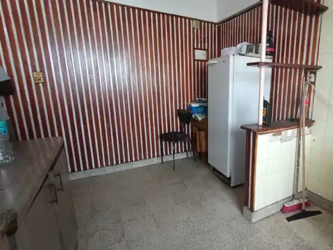 Amplio Departamento 2 Dormitorios. Muy Luminoso en Esquina.