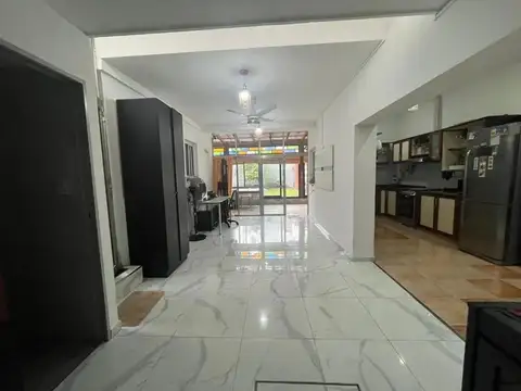 CASA CON JARDÍN Y PILETA EN VENTA 3 DORMITORIOS