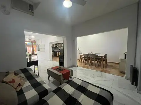 Casa 4 ambientes con 2 baños