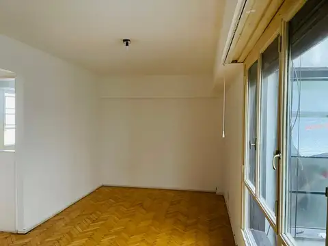 PAREJA 3300, Piso 6