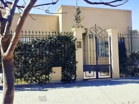 Exc casa 3 dorm gge/qcho/asador/jardin vta en B° El Huaico