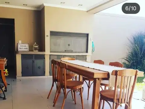 Casa en Venta con 1 cochera