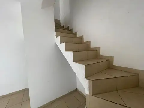 Castelar Norte, DÚPLEX 3 AMBIENTES PRIMER PISO POR ESCALERA