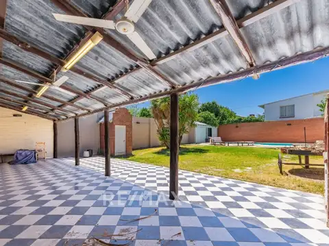 LOTE CON PILETA Y QUINCHO EN BARRIO MANZANAR