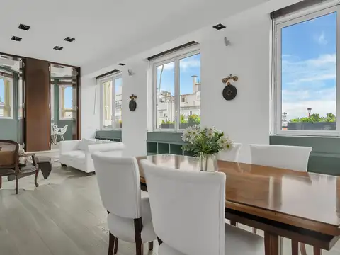 Penthouse con terraza. 3 Dormitorios en Recoleta. Impecable.