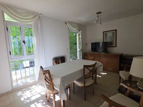 PISO DE 2 AMBIENTES FTE Y CTFTE CON AMPLIO BALCON ATERRAZADO. 69 M2 TOTALES.