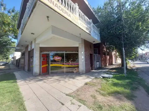 VENTA LOCAL EN ESQUINA BERAZATEGUI-oportunidad 