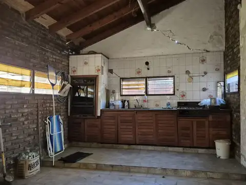 Venta de Chalet 6 Ambientes en Castelar, Morón