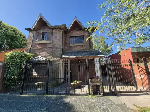 Venta de Chalet 6 Ambientes en Castelar, Morón