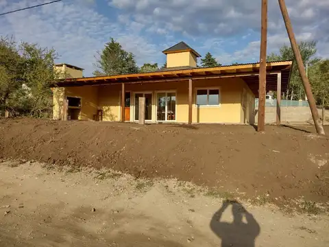 VENTA CASA TRES DORMITORIOS EN VILLA GRAL BELGRANO