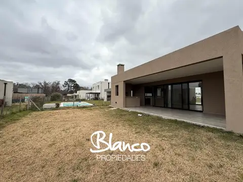 Casa en Venta en Santo Tomas, Countries y Barrios Cerrados en Pilar