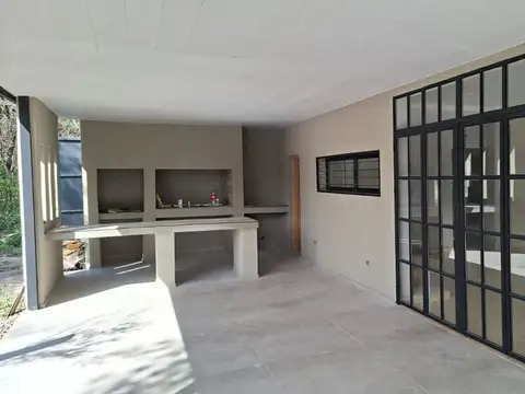 Casa 2 ambientes con 2 baños