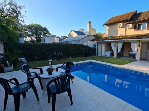 Venta de Casa 4 ambientes con pileta en Maschwitz Country Club, Escobar