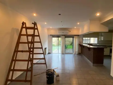 Casa frente al Carrefour, en el Barrio El Mirador, Luján