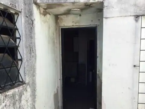 CASA PH CONSTRUIDA EN LOTE DE 10 X 22 INGRESO POR DOIS CALLES !!!