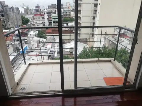 Va Crespo, Vera 700, piso 7, 3 amb, 70m2, u$s 800 + expensas + servicios. (alq min 3 meses)