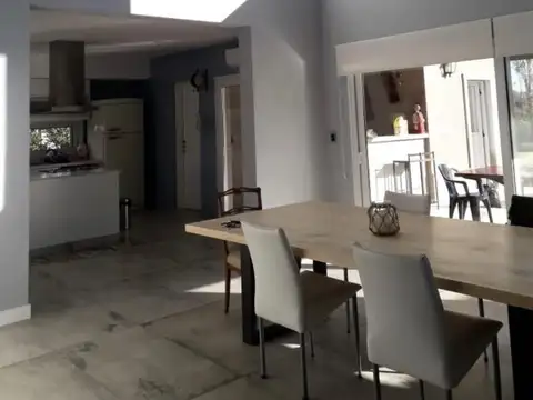 Casa en Venta con 6 cocheras