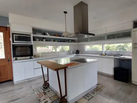 Casa 5 ambientes con 3 baños